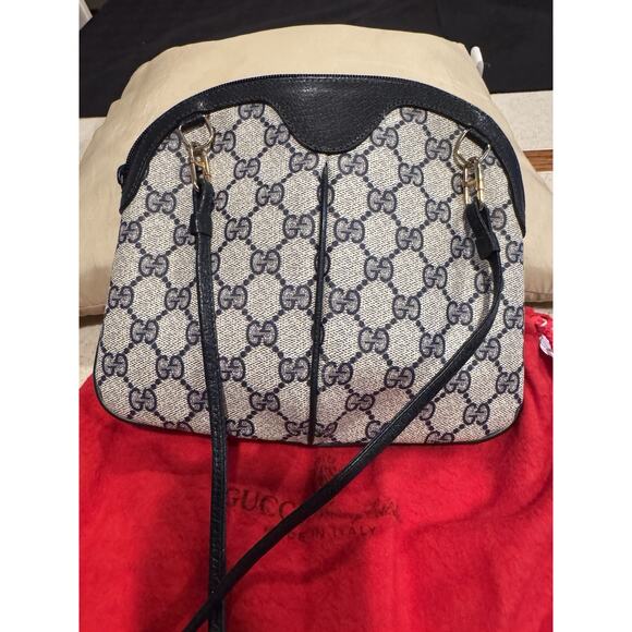 GUCCI Vintage GG Sherry Line Navy Crossbody - Picture 8 of 12